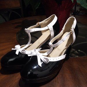 Like New, Size 10 Black and White Spectator Pumps w/Bow